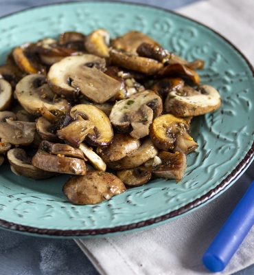 Šampinjoni s bijelim lukom