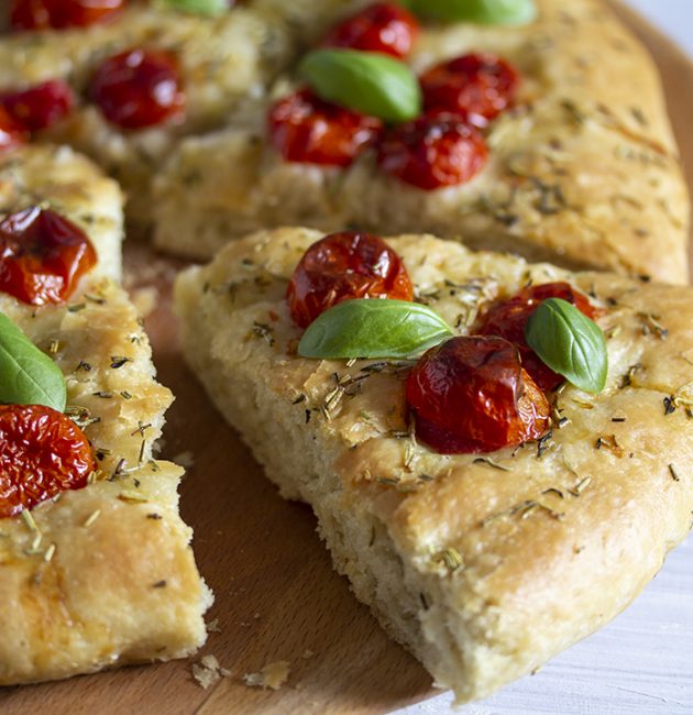 Focaccia s cherry paradajzom