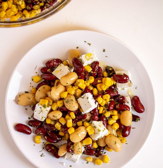 Salata s grahom i kukuruzom