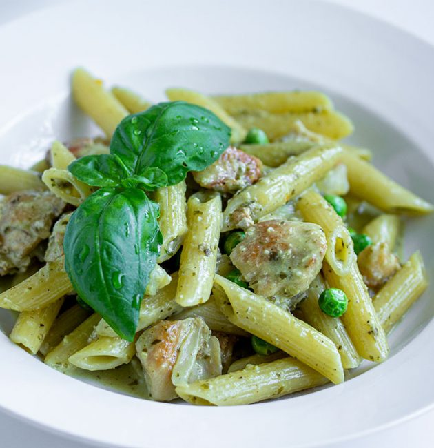 Penne tjestenina s piletinom i pestom