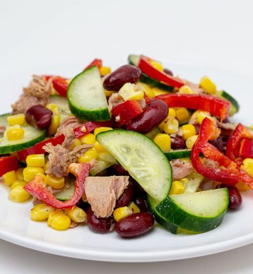 Salata s tunom, grahom i kukuruzom