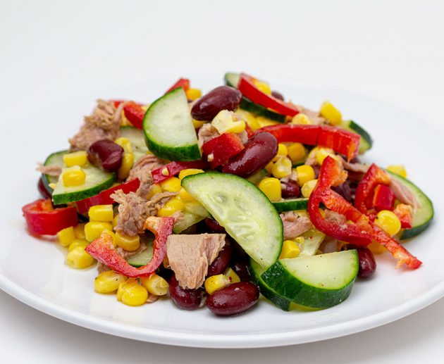 Salata s tunom, grahom i kukuruzom
