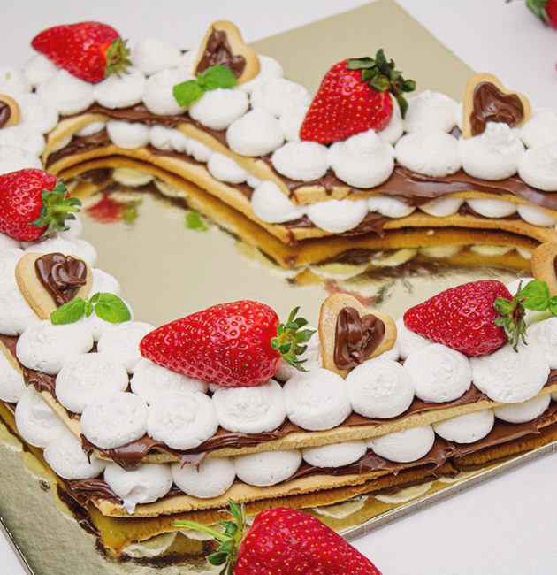 Torta srce s nutellom i jagodama