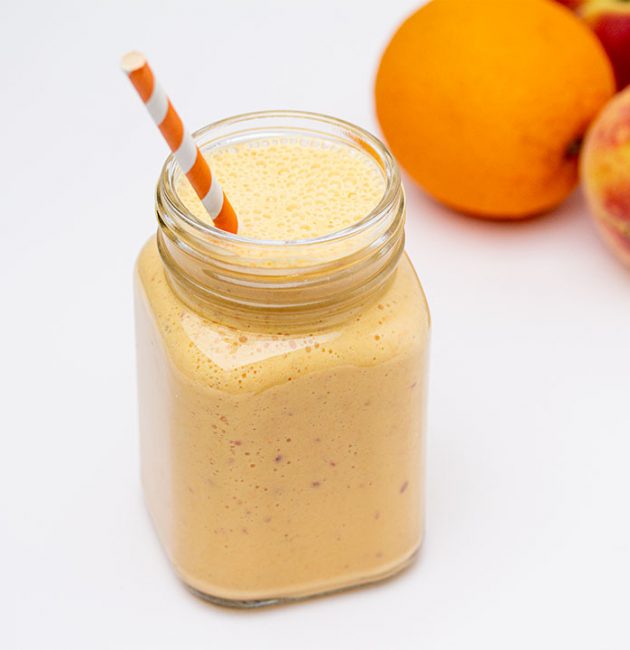 Smoothie naranča, breskva, mrkva