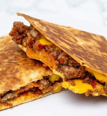 Quesadilla s mljevenim mesom i sirom