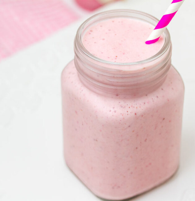 Smoothie bademovo mlijeko, grčki jogurt, jagode recept