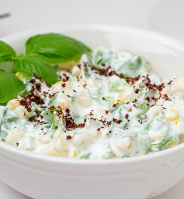 Salata s grčkim jogurtom i kukuruzom recept
