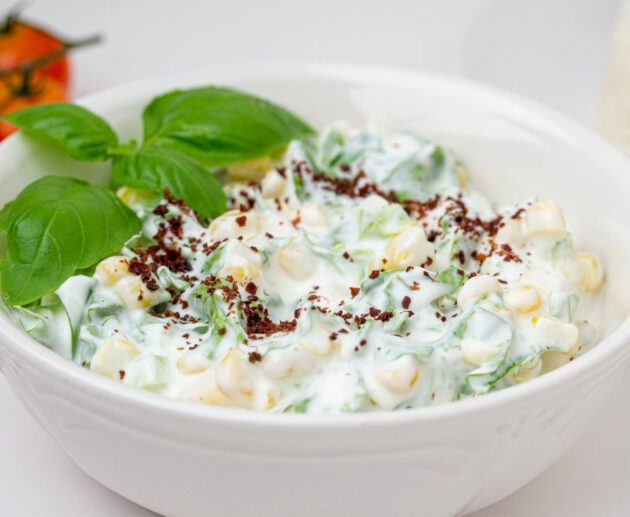 Salata s grčkim jogurtom i kukuruzom recept