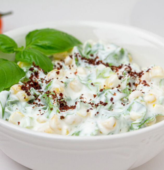 Salata s grčkim jogurtom i kukuruzom recept