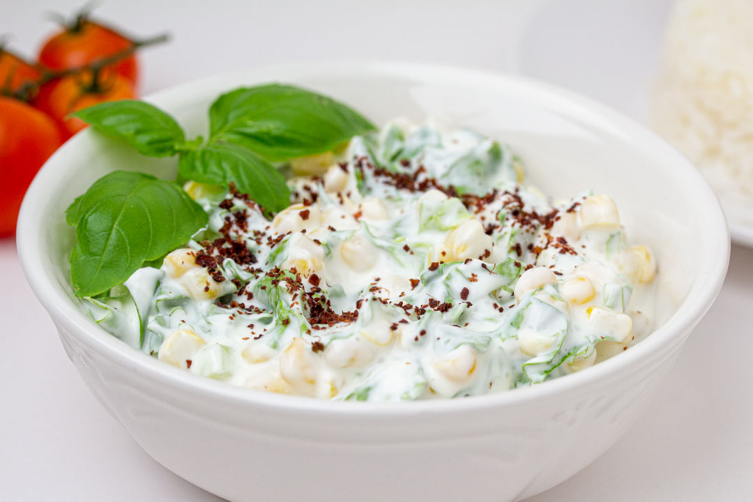 Salata s grčkim jogurtom i kukuruzom recept