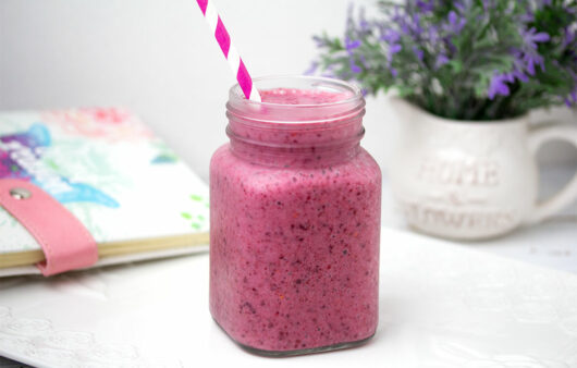 Smoothie banana, malina, kupina, borovnica recept