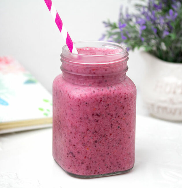 Smoothie banana, malina, kupina, borovnica recept