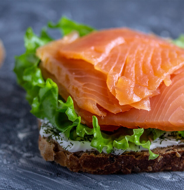 Sendvič s dimljenom pastrmkom recept
