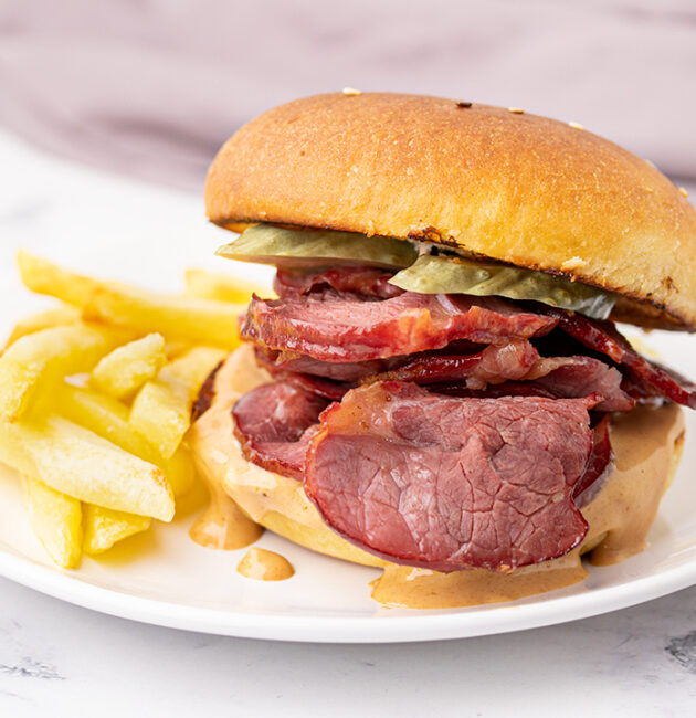 Sendvič s dimljenim goveđim mesom recept