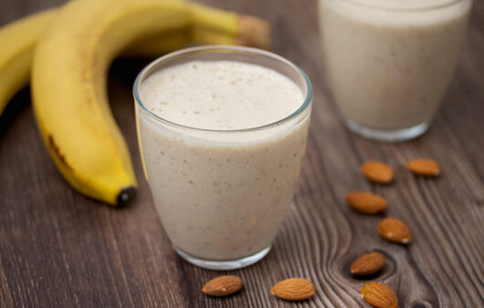 Smoothie - bademi i banana recept