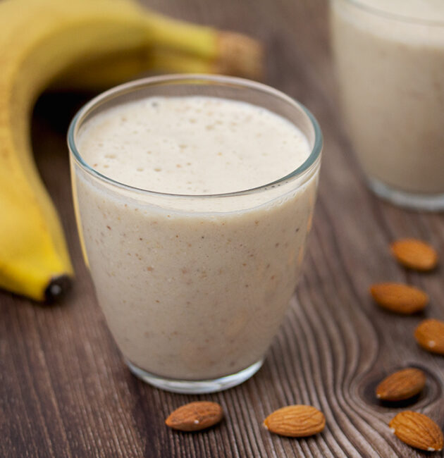 Smoothie - bademi i banana recept
