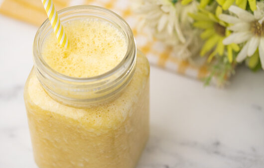 Smoothie naranča, banana, ananas recept