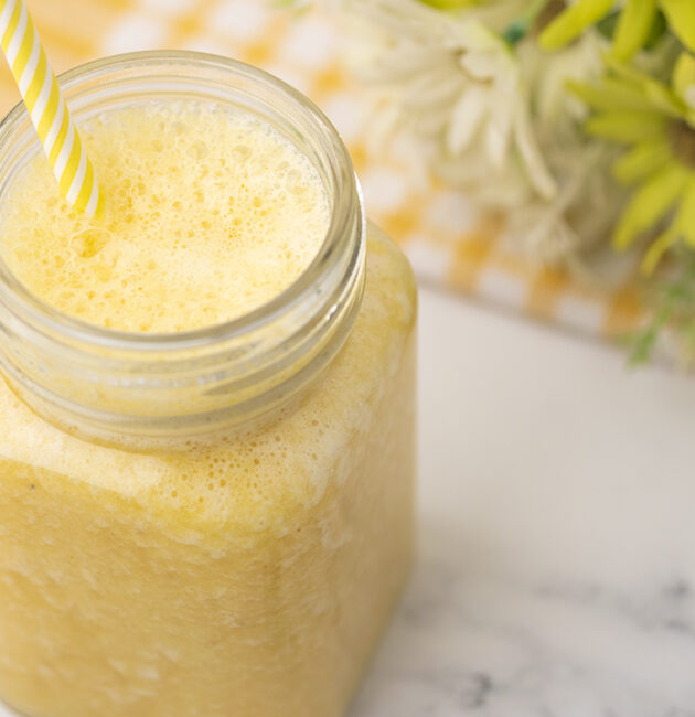 Smoothie naranča, banana, ananas recept