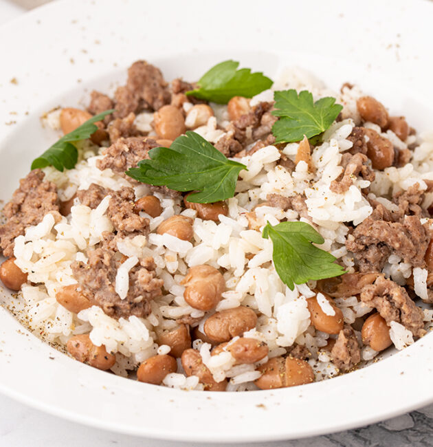 Riža s mljevenim mesom i grahom recept