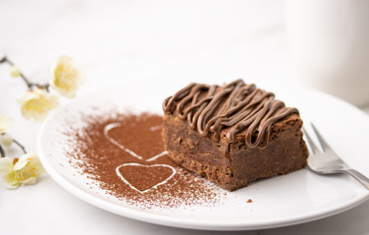 Brownies sa čokoladom za kuhanje i slatkim vrhnjem recept