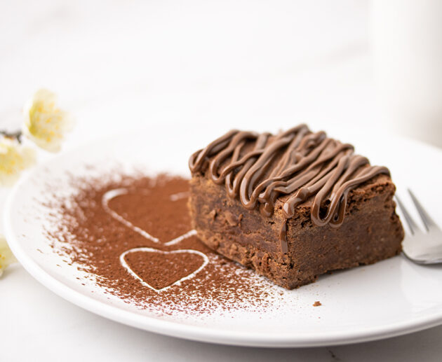 Brownies sa čokoladom za kuhanje i slatkim vrhnjem recept