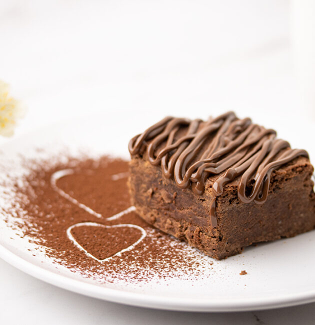 Brownies sa čokoladom za kuhanje i slatkim vrhnjem recept