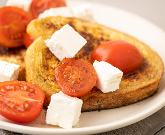 Francuski tost s feta sirom i paradajzom recept