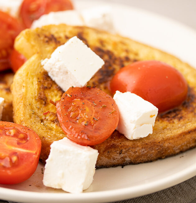 Francuski tost s feta sirom i paradajzom recept