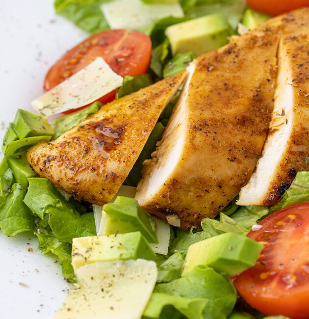 Salata s piletinom i avokadom recept