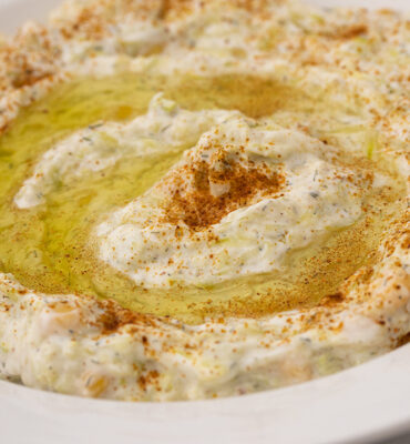 Salata s tikvicom, grčkim jogurtom i kukuruzom recept