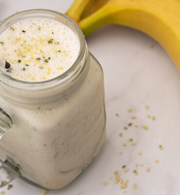 Smoothie bademovo mlijeko, banane i sjemenke konoplje recept