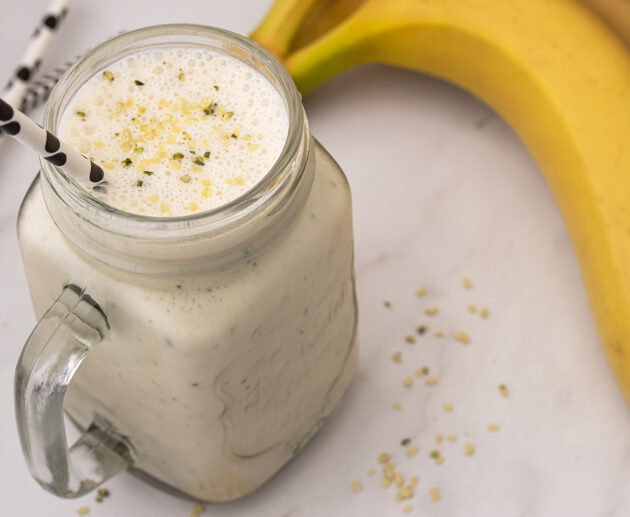 Smoothie bademovo mlijeko, banane i sjemenke konoplje recept