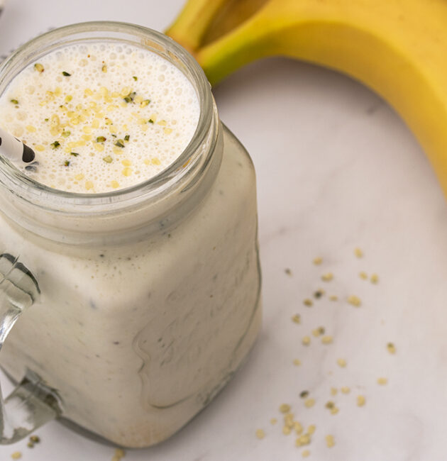 Smoothie bademovo mlijeko, banane i sjemenke konoplje recept