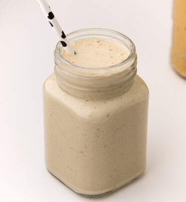 Smoothie banane, kikiriki maslac i proteinski prah recept