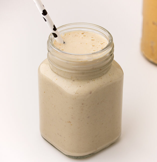 Smoothie banane, kikiriki maslac i proteinski prah recept
