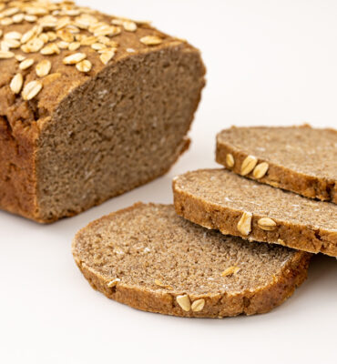 Hljeb sa integralnim brašnom, zobenim pahuljicama i medom