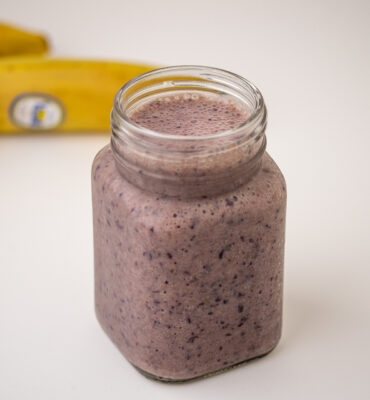 Smoothie banana i crno grožđe