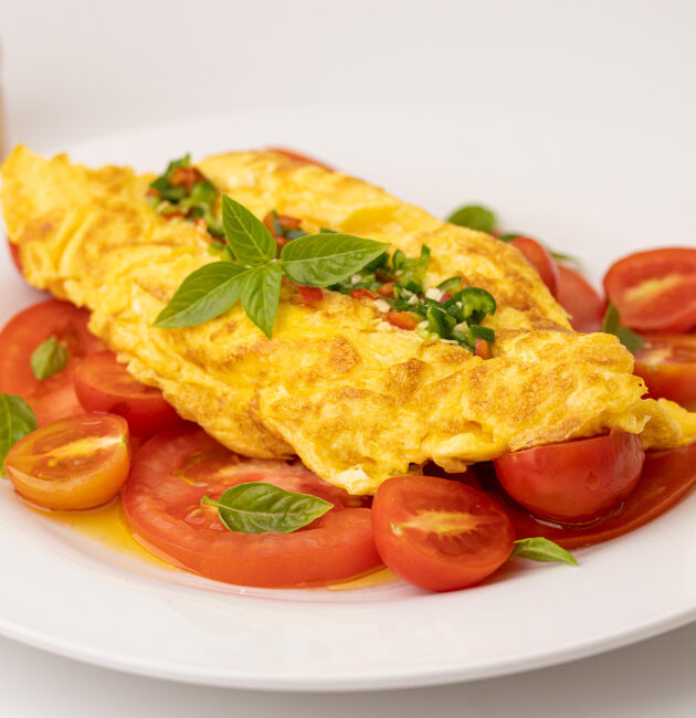 Omlet s parmezanom i čili papričicama