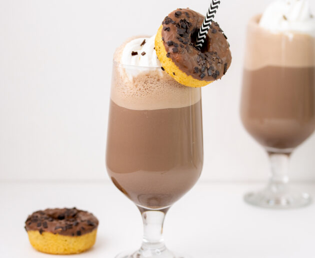 Milkshake sa sladoledom od čokolade i espressom