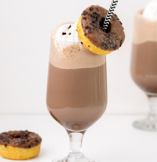 Milkshake sa sladoledom od čokolade i espressom