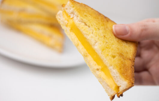 Sendvič sa sirom iz friteze na vrući zrak