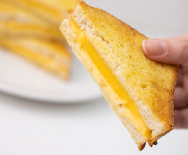 Sendvič sa sirom iz friteze na vrući zrak