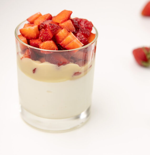 Jagode i grčki jogurt