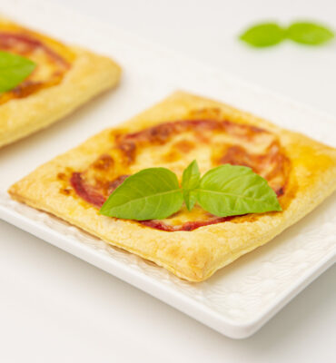 Pizzette od lisnatog tijesta