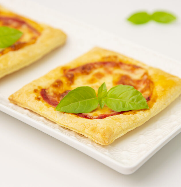 Pizzette od lisnatog tijesta