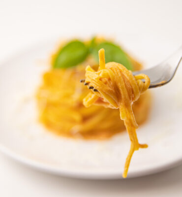 Tjestenina Taglierini sa umakom bolognese i parmezanom