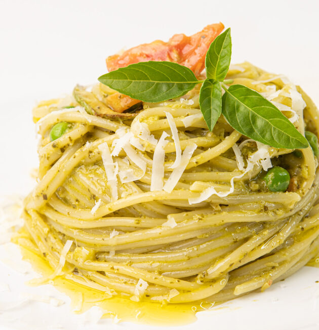 Špagete sa graškom, tikvicom i umakom Pesto Genovese