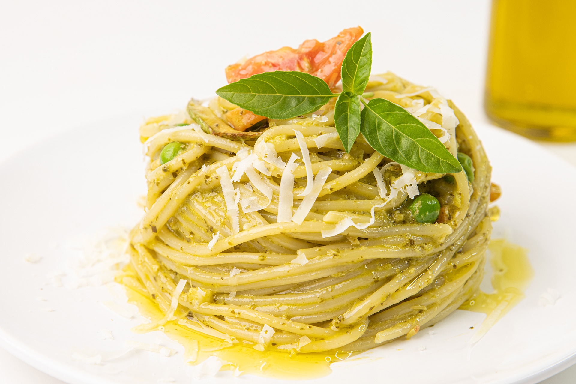 Špagete sa graškom, tikvicom i umakom Pesto Genovese
