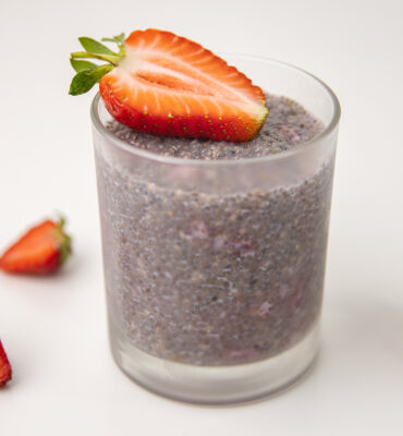 Chia puding sa jagodama