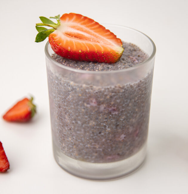 Chia puding sa jagodama